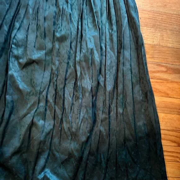 Susan Bristol Dark Green Pleated Skirt – Size 6 - Picture 2 of 8